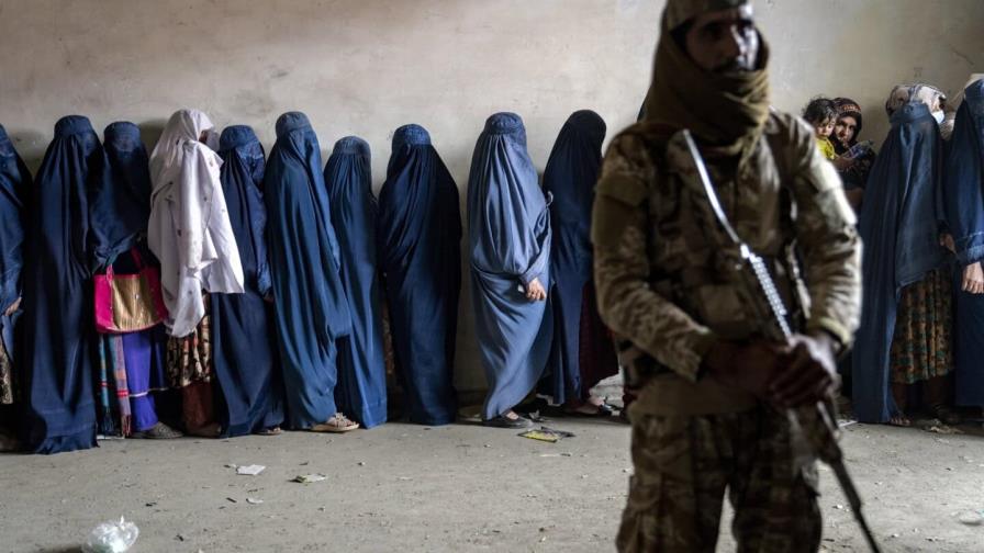 La CPI emite órdenes de arresto contra dos dirigentes talibanes por persecución de las mujeres La CPI emite órdenes de arresto contra dos dirigentes talibanes por persecución de las mujeres