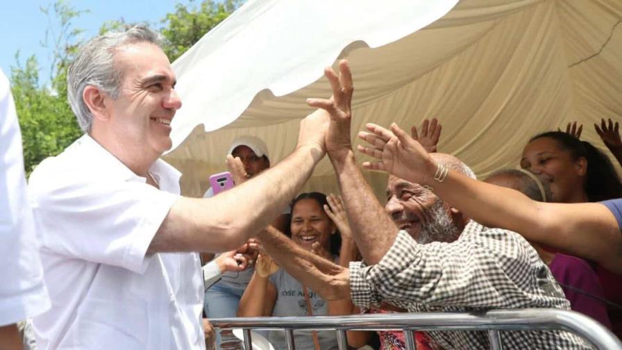 Abinader dice que funcionarios deberán dejar sus cargos si siguen en campaña y Collado reacciona Abinader dice que funcionarios deberán dejar sus cargos si siguen en campaña y Collado reacciona