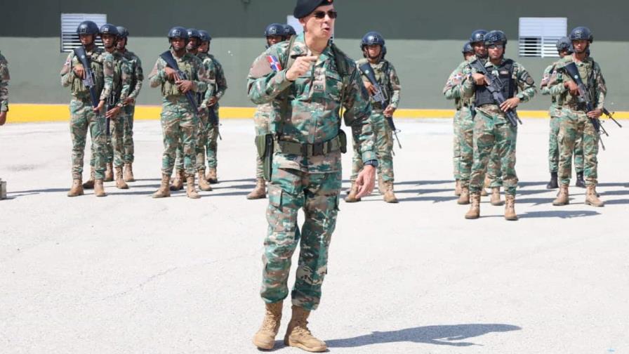 El Jefe del Ejército recorre Elías Piña y asegura: No hay ninguna situación de qué preocuparse El Jefe del Ejército recorre Elías Piña y asegura: No hay ninguna situación de qué preocuparse