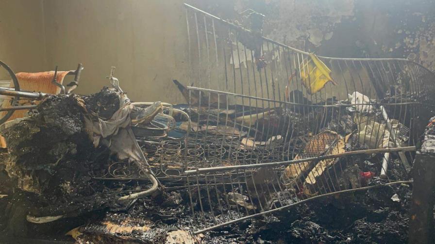 Dos hermanitos resultan con quemaduras durante incendio que destruyó su hogar en Santiago Dos hermanitos resultan con quemaduras durante incendio que destruyó su hogar en Santiago
