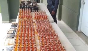 Ejército ocupa más de 600 botellas de ron de contrabando en Dajabón Ejército ocupa más de 600 botellas de ron de contrabando en Dajabón