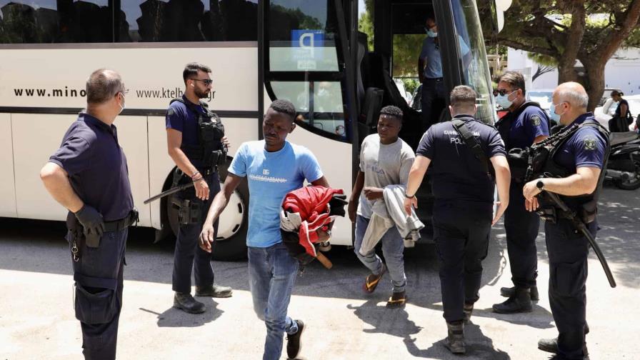 Grecia suspende tres meses el examen de solicitudes de asilo de inmigrantes irregulares Grecia suspende tres meses el examen de solicitudes de asilo de inmigrantes irregulares