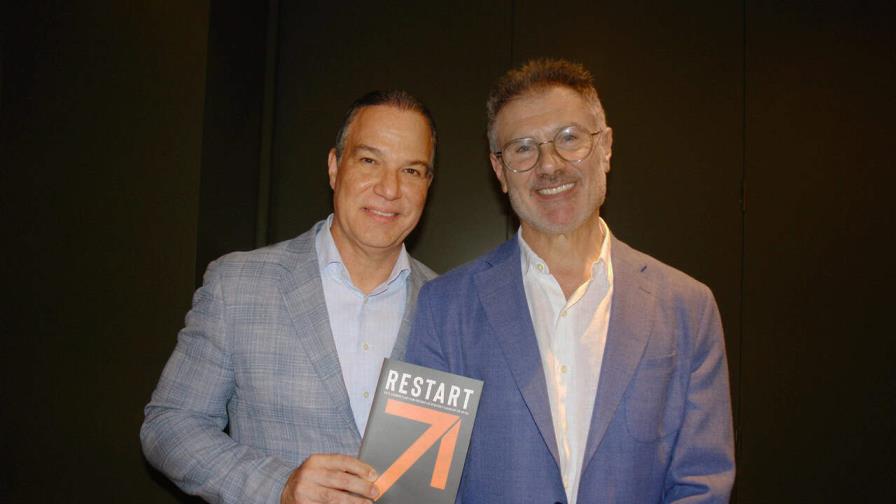 El empresario Ney Díaz presenta su libro Restart en Barcelona