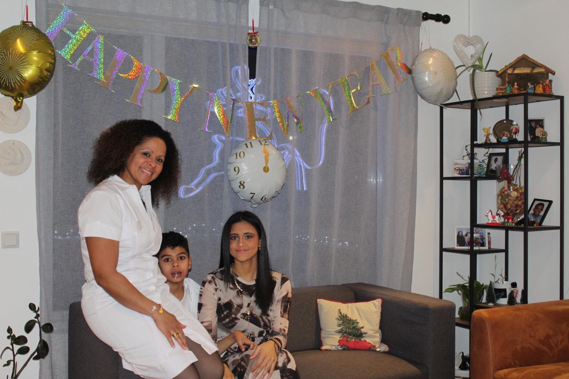 Evelyn Rodríguez junto a sus hijos Laisha Miladys y John Miguel 
