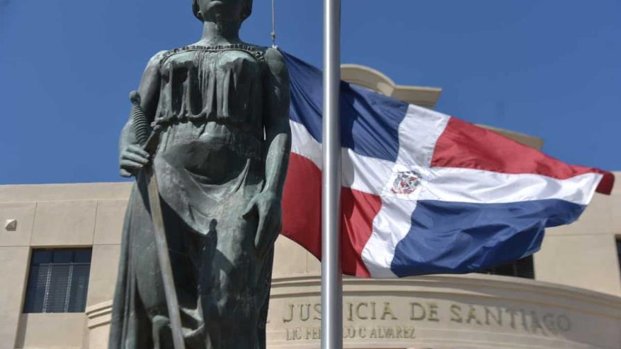 Mujer coordinó robo que terminó en la muerte de su pareja estadounidense en Santiago, según MP Mujer coordinó robo que terminó en la muerte de su pareja estadounidense en Santiago, según MP