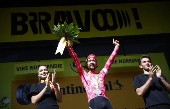 Healy se despierta de un sueño en Vire y Pogacar cede a Van der Poel el maillot amarillo