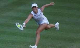 Iga Swiatek deja caer un set pero avanza a la tercera ronda del US Open