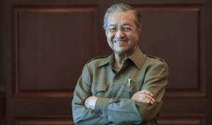 El exlíder malasio Mahathir Mohamad cumple 100 años aún activo con un pódcast y en redes