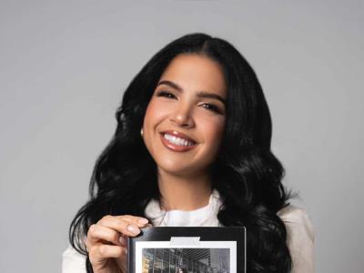 Dominicana Tiffany Padilla publica libro «Una chica sola en New York»