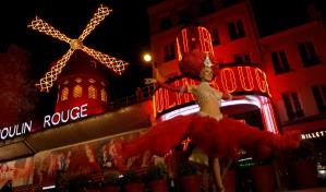 Aspas del Moulin Rouge vuelven a girar tras 14 meses