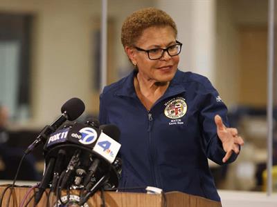 Prohibición de inmigración en Los Ángeles por orden de Karen Bass