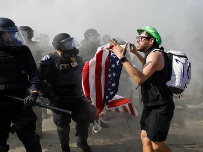Redadas migratorias paralizan el comercio en Los Ángeles