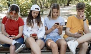 Cómo desconectar a los jóvenes de las pantallas adictivas