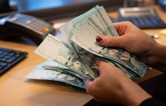 Empresas aplicaron aumentos salariales de hasta un 40 % durante el último año en RD, según encuesta
