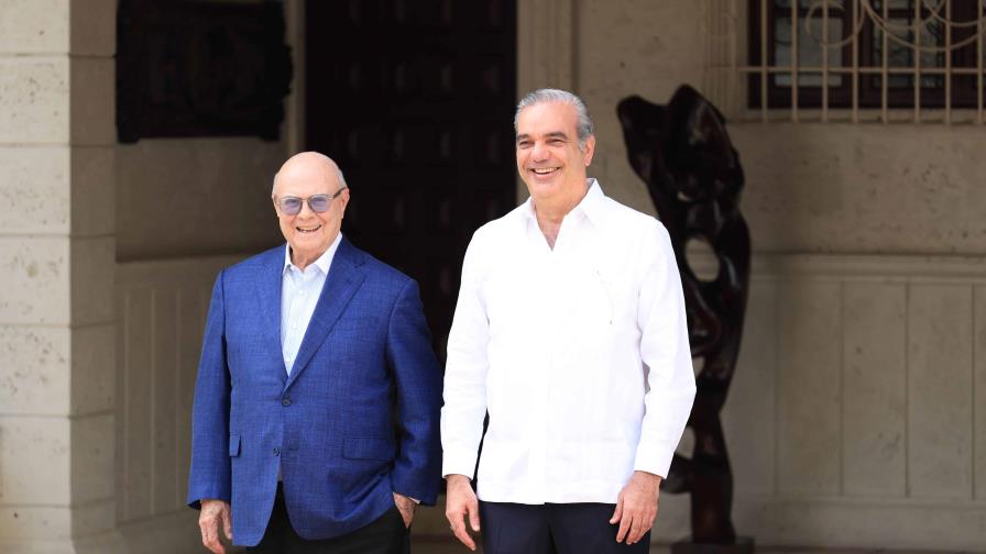 Luis Abinader se reúne con el expresidente Hipólito Mejía para tratar sobre crisis en Haití