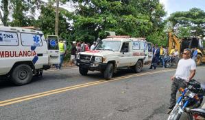 Un muerto y dos heridos tras volcarse camión en carretera entre Miches y El Seibo
