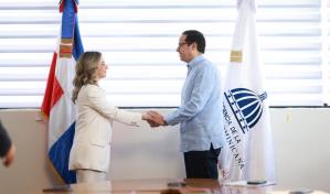 Gloria Reyes asume dirección de la entidad fusionada "Desarrollo Social Supérate"