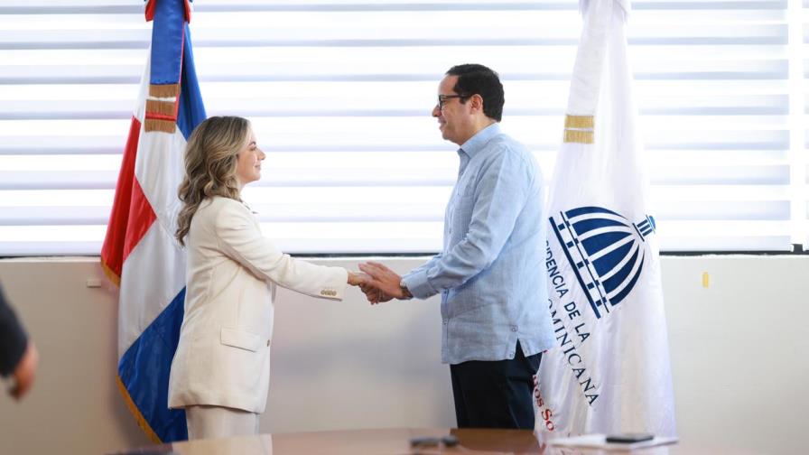 Gloria Reyes asume dirección de la entidad fusionada "Desarrollo Social Supérate" Gloria Reyes asume dirección de la entidad fusionada "Desarrollo Social Supérate"