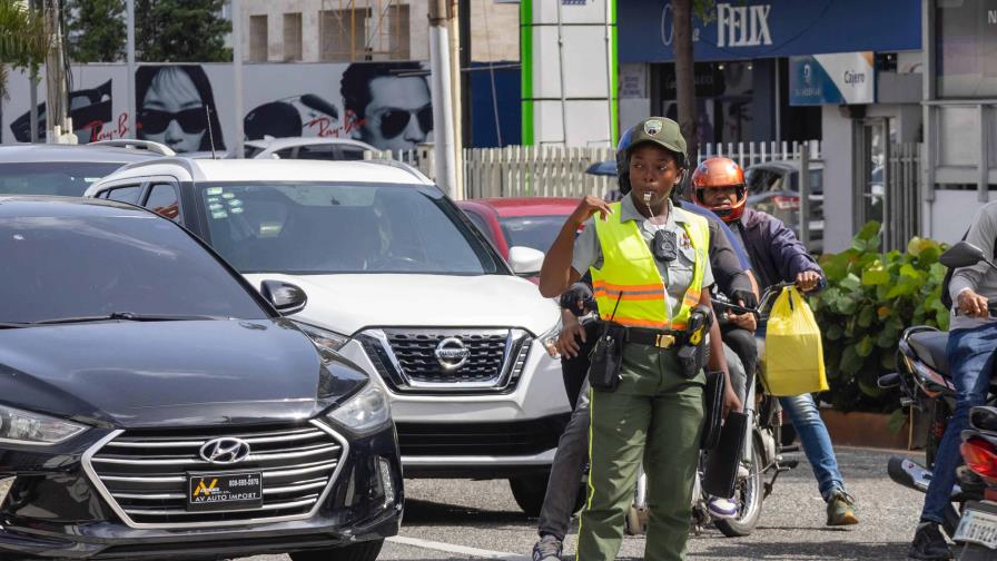 Digesett licita 2,894 pitos con cadena y porta pito por RD$5.63 millones Digesett licita 2,894 pitos con cadena y porta pito por RD$5.63 millones