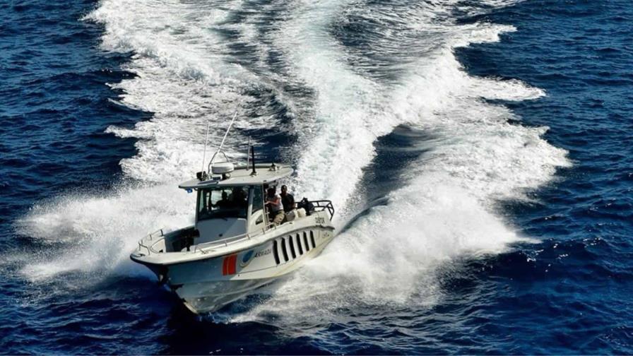 Rescatan a 17 personas tras naufragio en costas de La Altagracia Rescatan a 17 personas tras naufragio en costas de La Altagracia