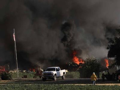 Miles de evacuados tras incendio forestal en Los Ángeles