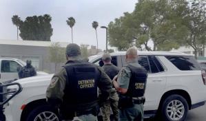 Gases, piedras y helicópteros: aumenta la tensión en redadas en el campo de California