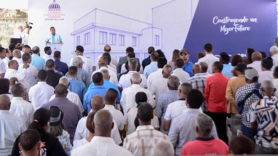 Gobierno entrega títulos de propiedad a 74 familias de Bonao tras 17 años de espera Gobierno entrega títulos de propiedad a 74 familias de Bonao tras 17 años de espera
