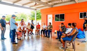 Paliza visita a Ciudad Juan Bosch tras reclamos de comunitarios