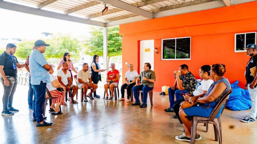 Paliza visita a Ciudad Juan Bosch tras reclamos de comunitarios Paliza visita a Ciudad Juan Bosch tras reclamos de comunitarios
