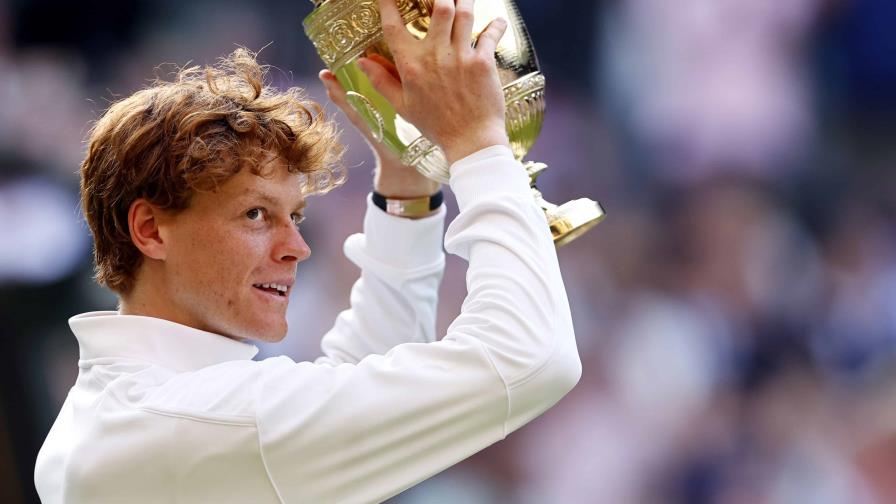 Jannik Sinner derroca a Carlos Alcaraz y conquista su primer Wimbledon Jannik Sinner derroca a Carlos Alcaraz y conquista su primer Wimbledon