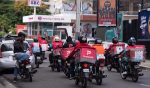 Proyecto de ley obligaría a plataformas digitales a pagar seguro y sueldo mínimo a sus repartidores