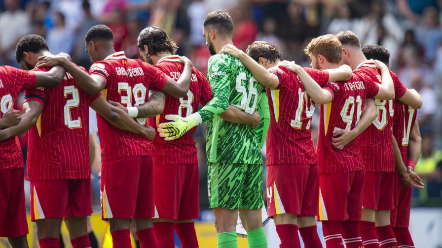 El Liverpool homenajea a Diogo Jota y su hermano André en su primer amistoso El Liverpool homenajea a Diogo Jota y su hermano André en su primer amistoso
