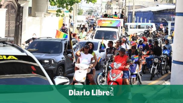 Jóvenes celebran diversidad en Caravana del Orgullo LGBTIQ+ 2025