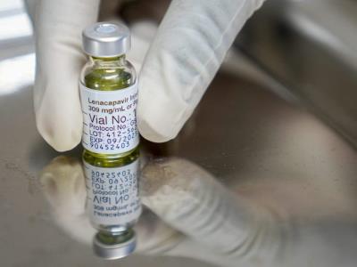 EE. UU. entrega medicamento contra VIH a dos países africanos