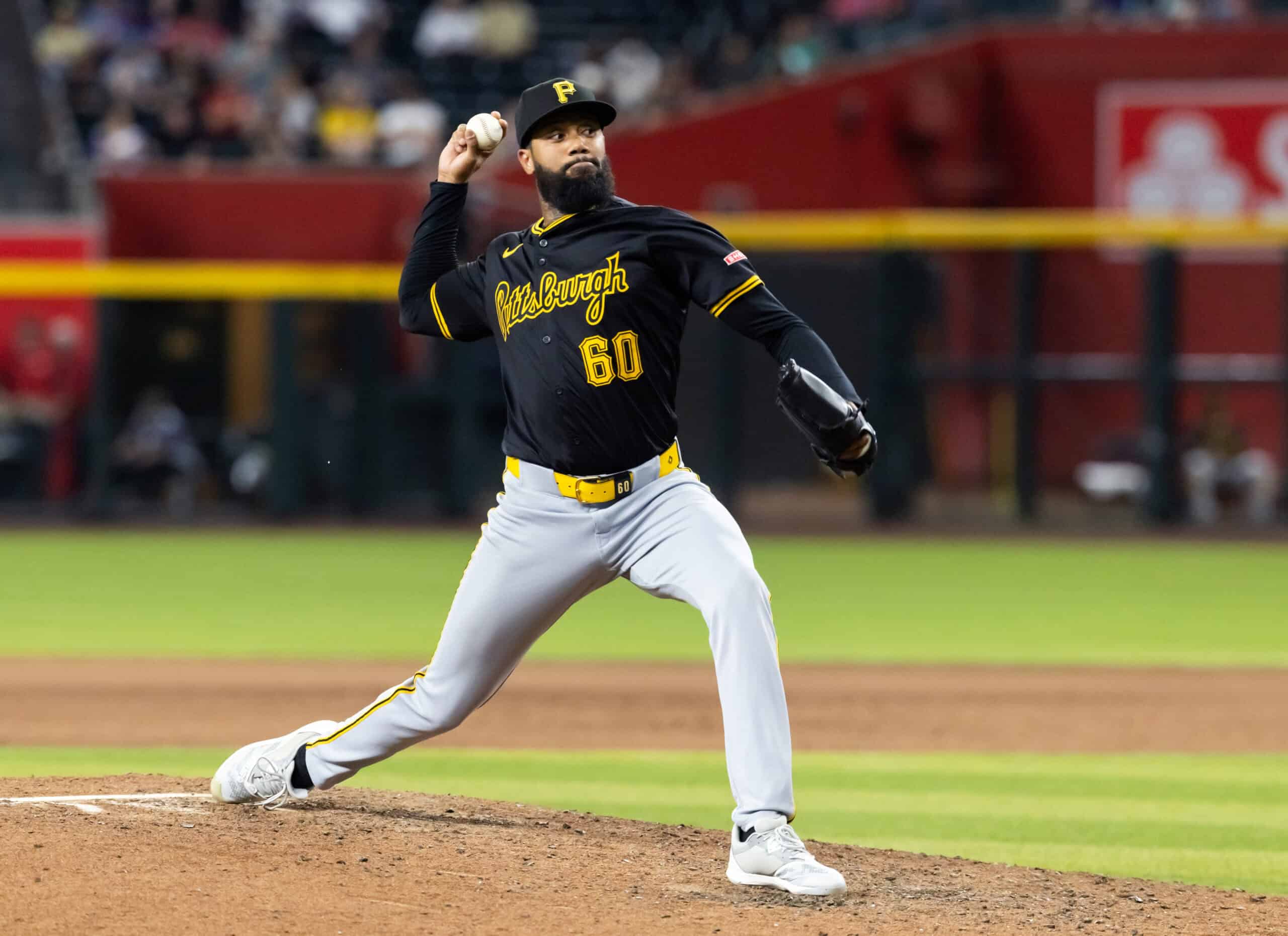 Piratas de Pittsburgh confían en Dennis Santana como su cerrador
