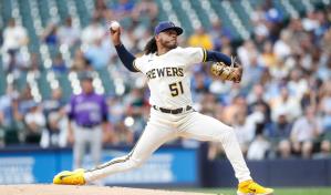 Freddy Peralta consiguió su victoria 11 de la temporada