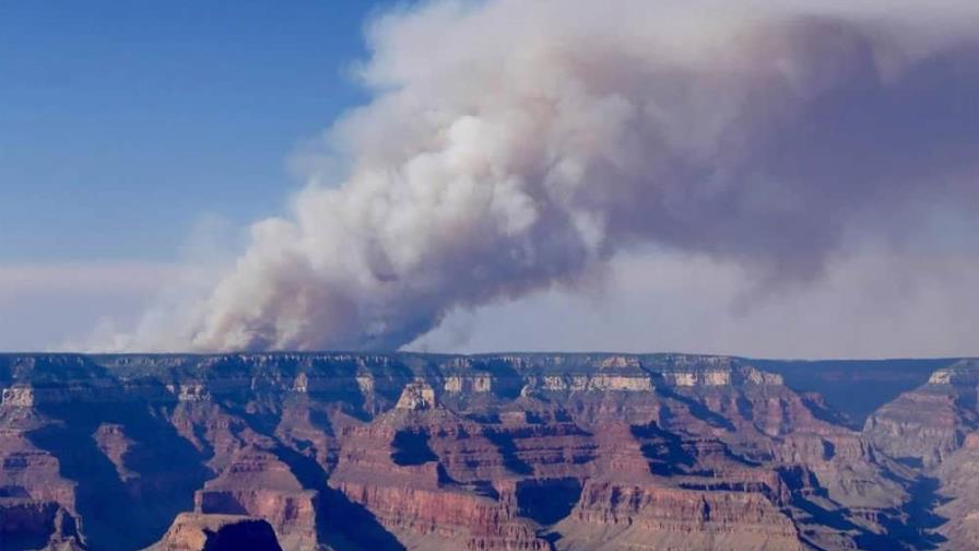 Un incendio destruye un sitio histórico del Gran Cañón y casi 80 estructuras en EE. UU. Un incendio destruye un sitio histórico del Gran Cañón y casi 80 estructuras en EE. UU.