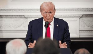 Trump insiste en que Biden no sabía lo que estaba firmando con bolígrafo automático Trump insiste en que Biden no sabía lo que estaba firmando con bolígrafo automático