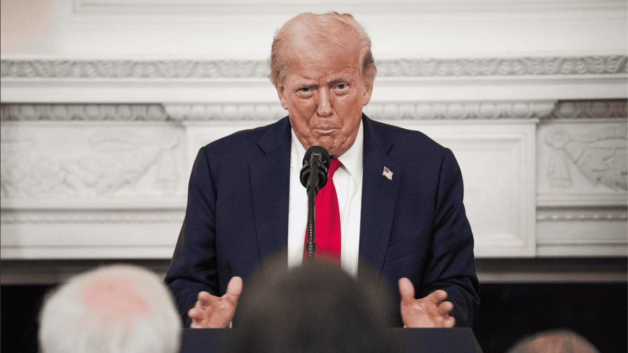 Trump insiste en que Biden no sabía lo que estaba firmando con bolígrafo automático Trump insiste en que Biden no sabía lo que estaba firmando con bolígrafo automático