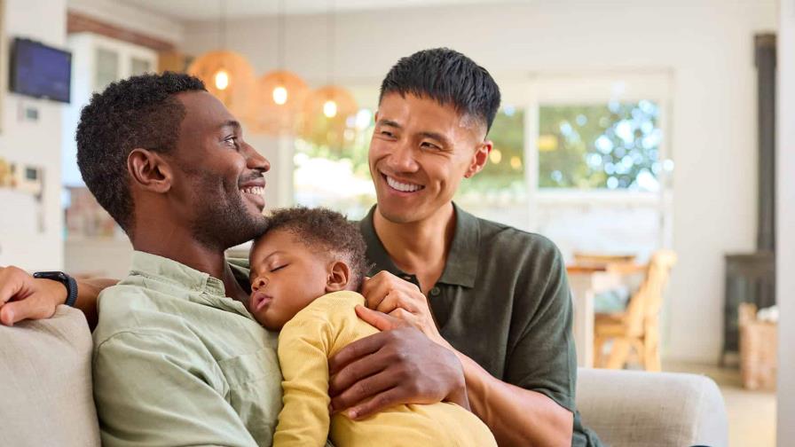 Los homosexuales y la adopción de niños Los homosexuales y la adopción de niños