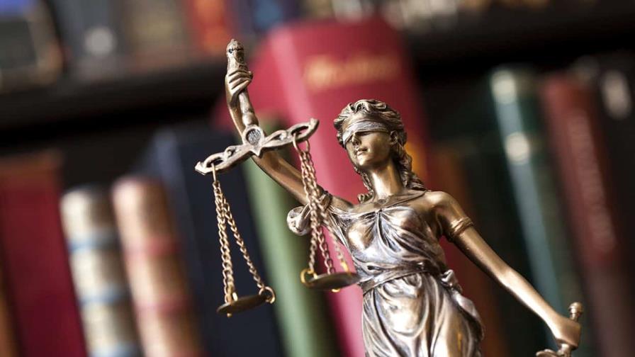 La falta de uniformidad en la interpretación jurídica: un reto constante para la seguridad jurídica La falta de uniformidad en la interpretación jurídica: un reto constante para la seguridad jurídica
