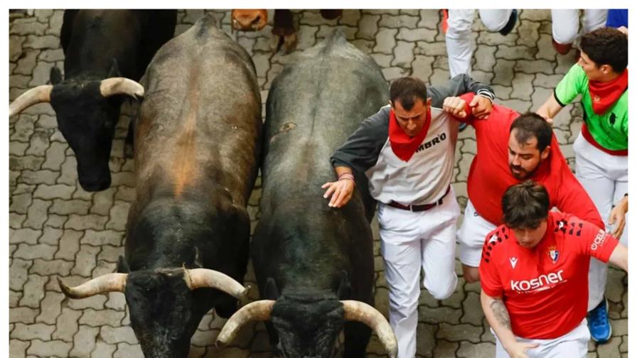 Una veloz carrera de los Miura pone el broche final a los encierros de los Sanfermines de 2025 Una veloz carrera de los Miura pone el broche final a los encierros de los Sanfermines de 2025