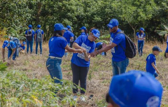 Planeta Azul y Fondo de Agua Santo Domingo reforestan zona de la cuenca del río Haina