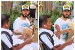 Jared Leto pasa desapercibido en Barcelona y comparte su comida con un desconocido Jared Leto pasa desapercibido en Barcelona y comparte su comida con un desconocido