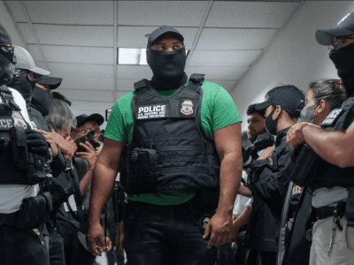 Fiscales piden prohibir que agentes del ICE cubran sus rostros