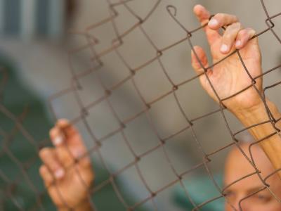 ICE ordena no otorgar fianza a inmigrantes indocumentados