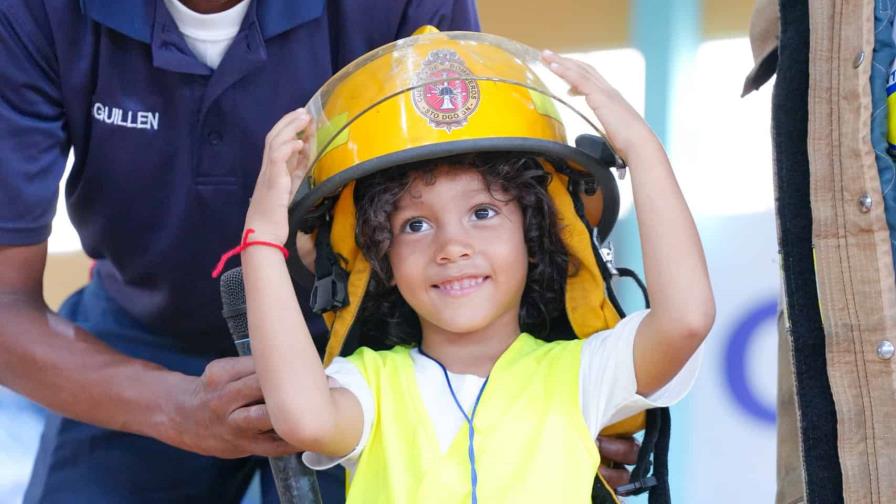 Primera semana del campamento mauriciano cierra con charla de prevención impartida por los bomberos Primera semana del campamento mauriciano cierra con charla de prevención impartida por los bomberos
