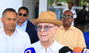 Hipólito Mejía: Carolina le lleva a todo el mundo