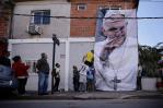 Pintan en Argentina un gigantesco mural del papa Francisco