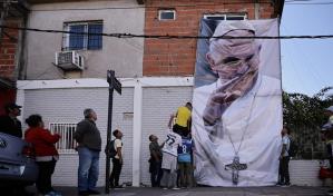 Pintan en Argentina un gigantesco mural del papa Francisco